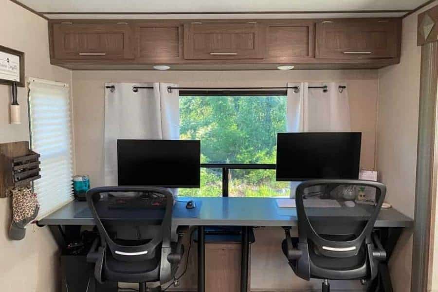 Turn your RV dinette area into a mobile office