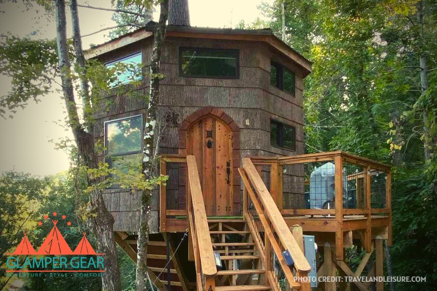 TreehouseTopia in Sevierville, TN